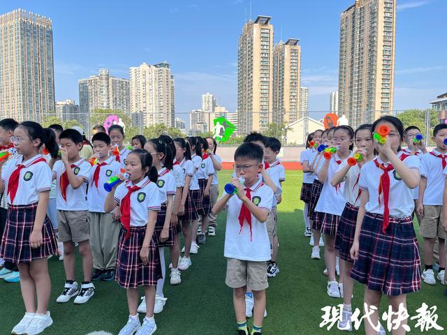 苏超常州队门将走进校园，“开学第一课”传递体育精神