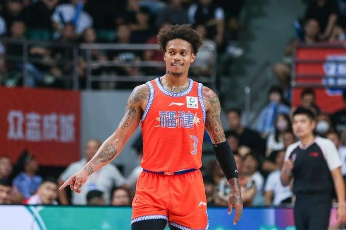 青岛队签下CBA老熟人,上赛季他依然有着超强的得分能力?