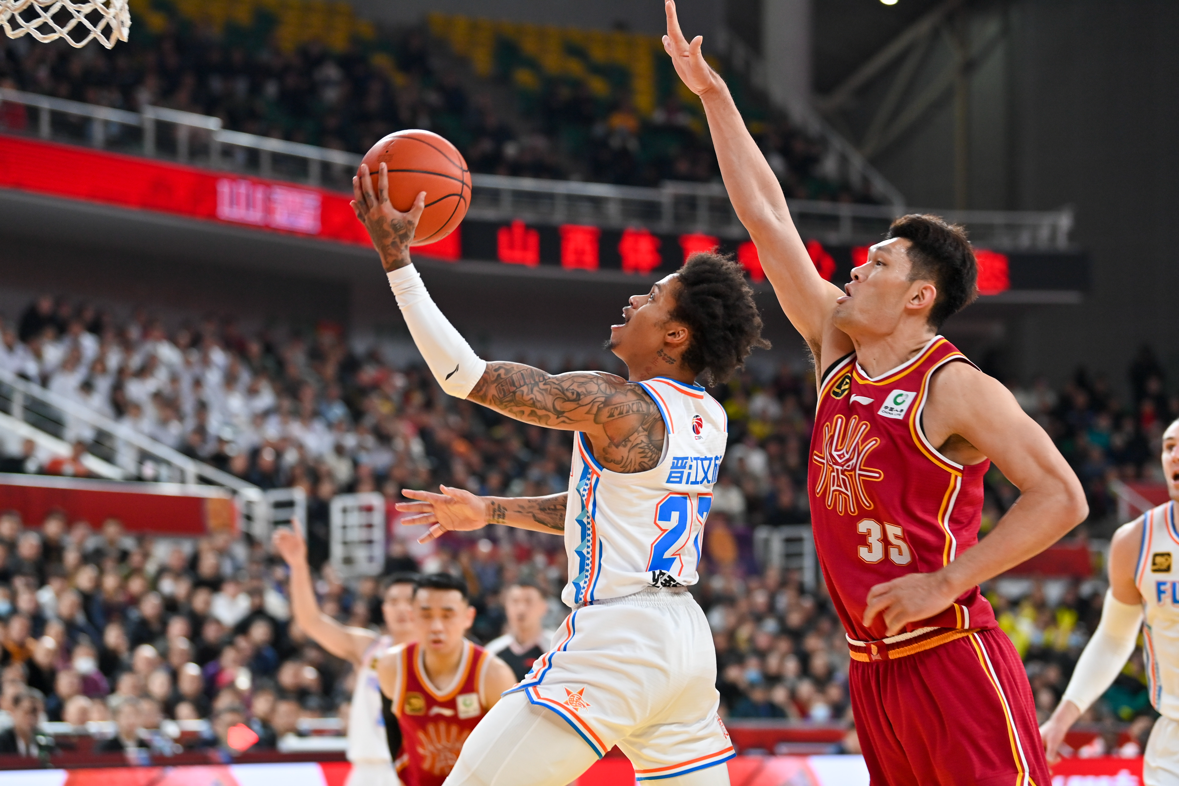 青岛队签下CBA老熟人,上赛季他依然有着超强的得分能力?