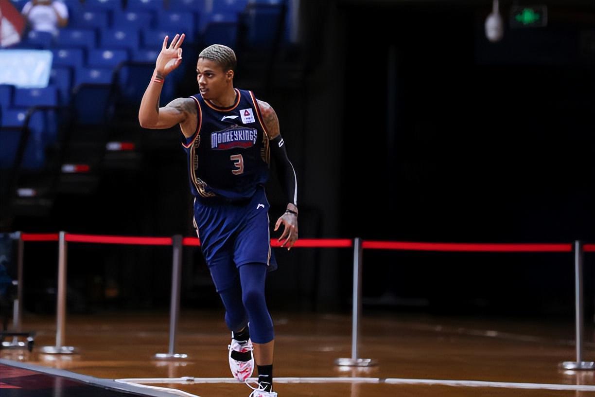 青岛队签下CBA老熟人,上赛季他依然有着超强的得分能力?